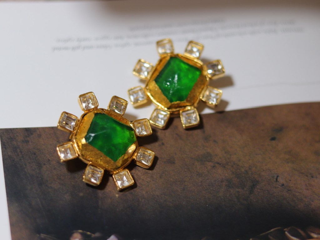「因为感情也会生长。」古典油画气质GRIPOIX绿彩宝花型镀金KJL耳环；罕见Kenneth J Lane60年代制造；金箔&熔融树脂&奥地利莱茵石，约4.4CM；带标（20210306）