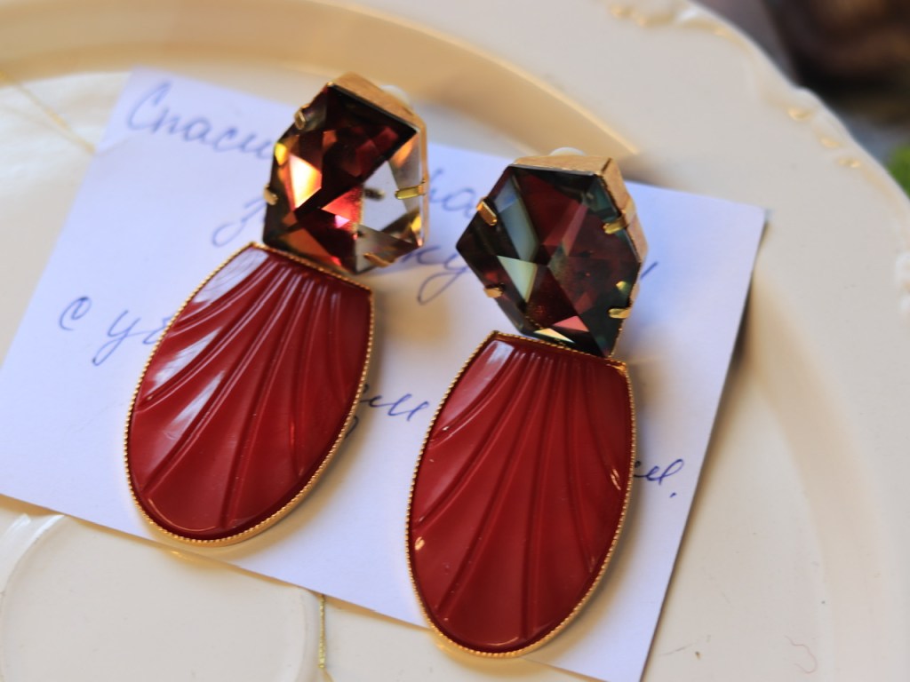 装饰艺术风Artdeco·红色贝壳纹·人造水晶Frangos长耳环；树脂/奥地利钻/镀金黄铜；80年代制造(20190606）