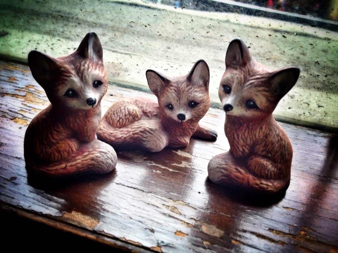 密码保护：小狐狸们，一直在（时而带最乖的那只）；陶/釉彩/手绘；定制于美国亚利桑那州手艺人(20130821/20140501/20151205) #M