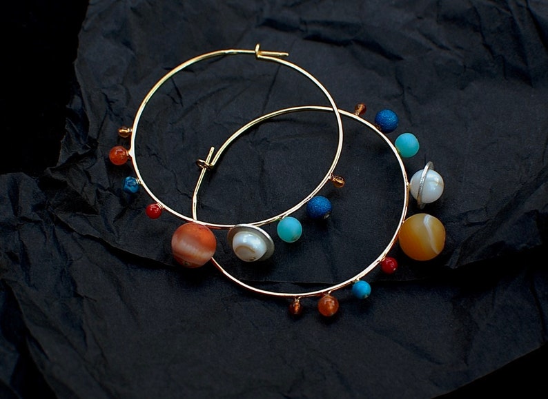 ②③.太阳系Solar System·九大行星球·宇宙天体·耳环；Israel以色列手艺人InnaMonastyrna；纯银/玛瑙/绿松石/青金石/黑曜石/珊瑚等；纯天然材质，图案和颜色略有不同；每颗珠子代表太阳系的一个行星；耳环直径约3.5 厘米