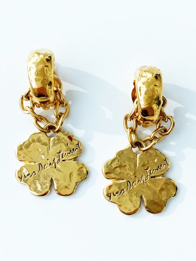 四叶草「幸运」ysl签名80年代制作镀金耳环；由RobertGoossens设计 ；5.5×2.6厘米；近乎全新（2021）
