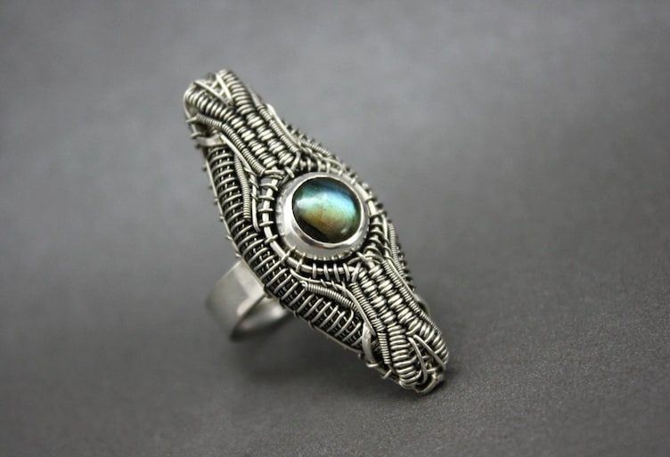 ③.「机械彩虹」工业风线艺缠绕·戒指；Croatia克罗地亚手艺人IvonaPšak的机械美学之纯银金属系列；氧化抛光处理的纯银/labradorite拉长石（富拉玄武岩）；焊接和缠绕工艺；美码8号；孤独品（20131105）