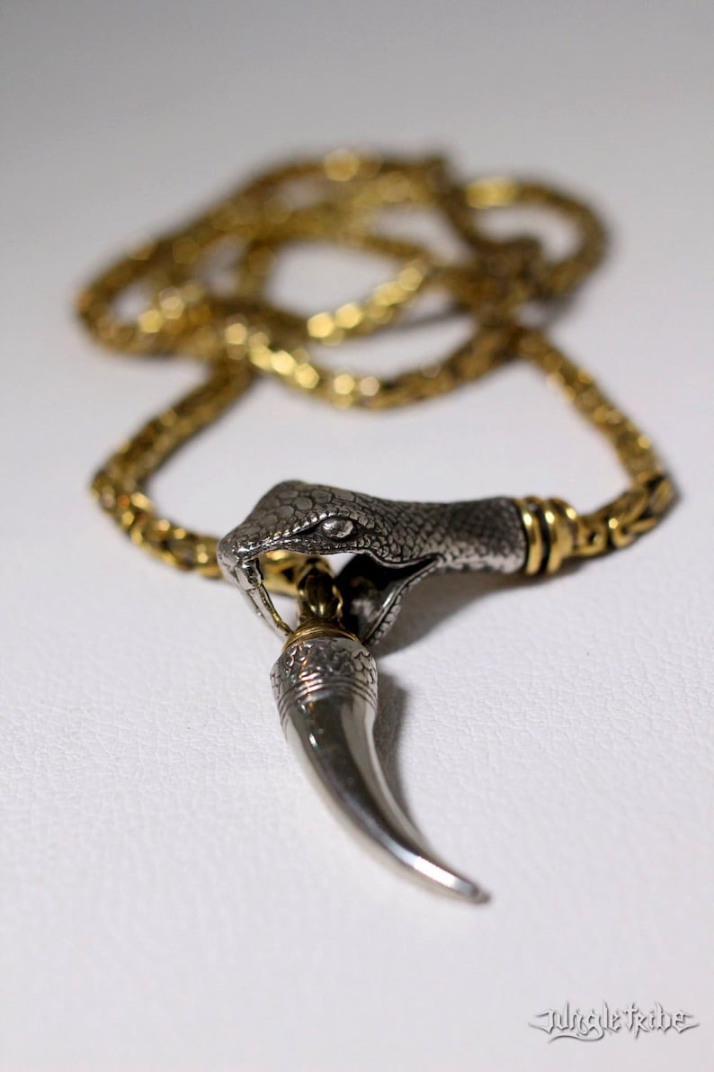 「衔尾蛇·Ouroboros」中性套索Y形项链·身体链等多用；美国手艺人JungleTribe；黄铜/镀银黄铜；采用纯手工链接而成—黄铜蛇身为拜占庭式链环制成，配以银色蛇头和蛇尾；长度约31英寸，可调节（2018-2019）