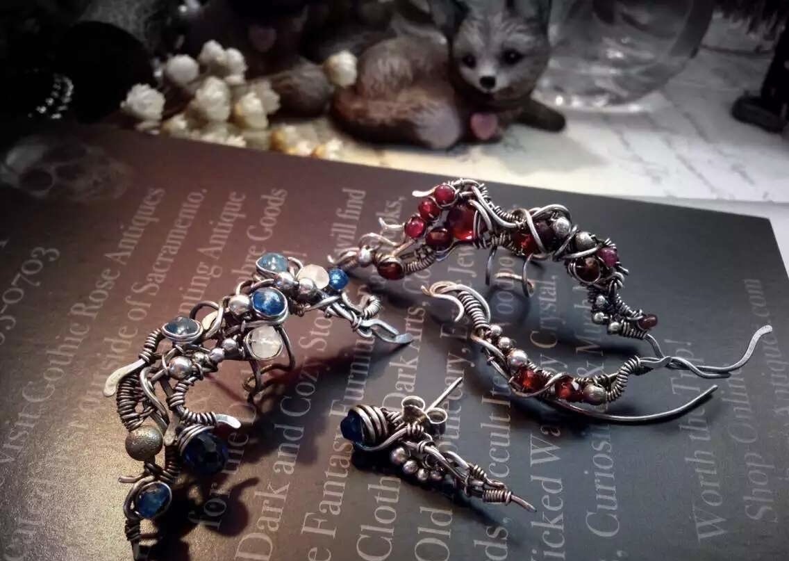 ③.「星云·红&星河·蓝」精灵宝石耳夹；德国手艺人JulieKotre；纯银/天然宝石；孤独品（20150602）