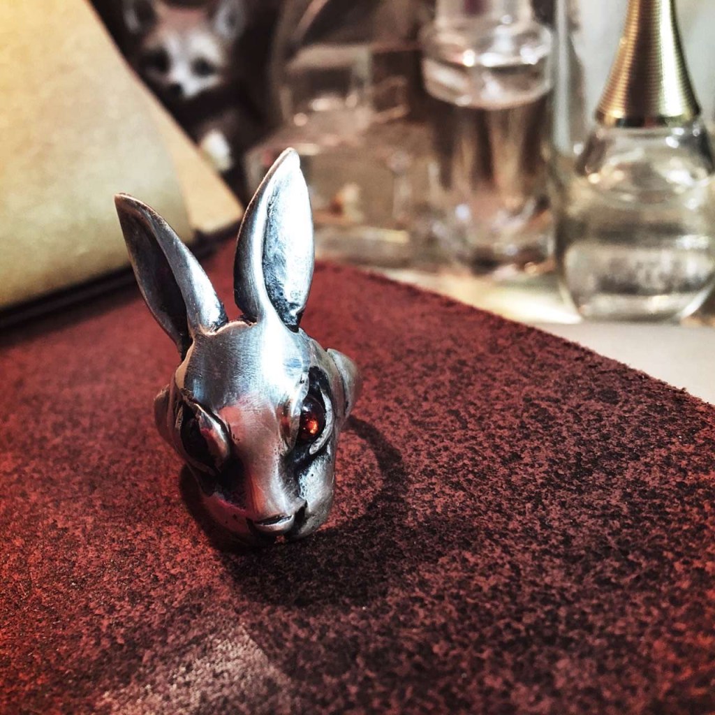 邪恶兔子·戒指；美国手艺人Judith；纯银/红石榴石；定制尺码（20151118）