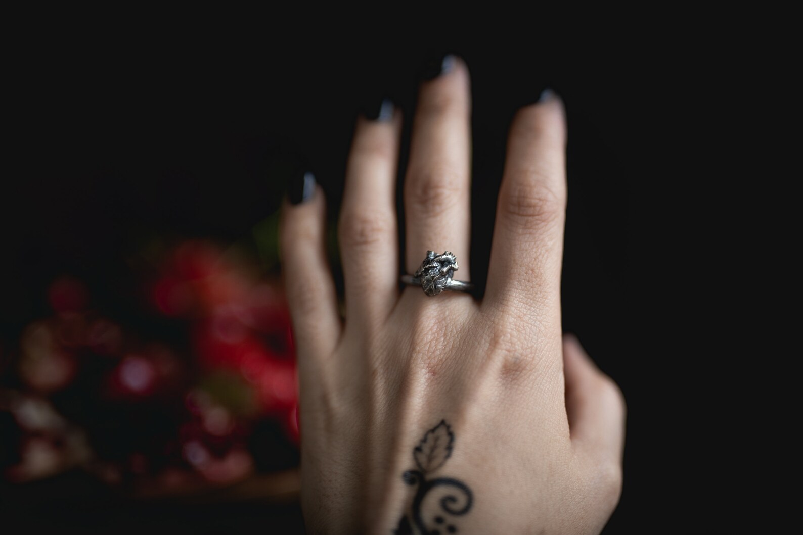 ②.「心」解剖学版戒指环；挪威手艺人Josephine作品；简约而不乏细致，直接且具体的呈现；氧化925纯银（可选非氧化处理）；尺寸定制；失蜡法铸造｜x8026